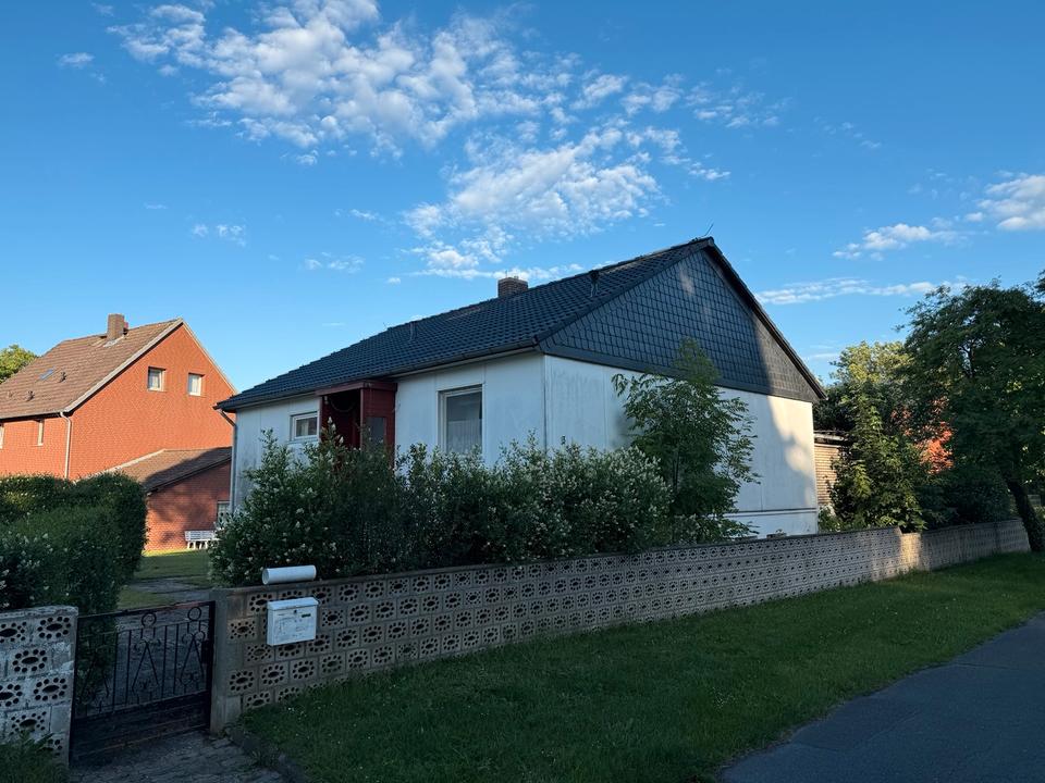Thumbnail-Freistehendes Einfamilienhaus mit Vollkeller und Garage