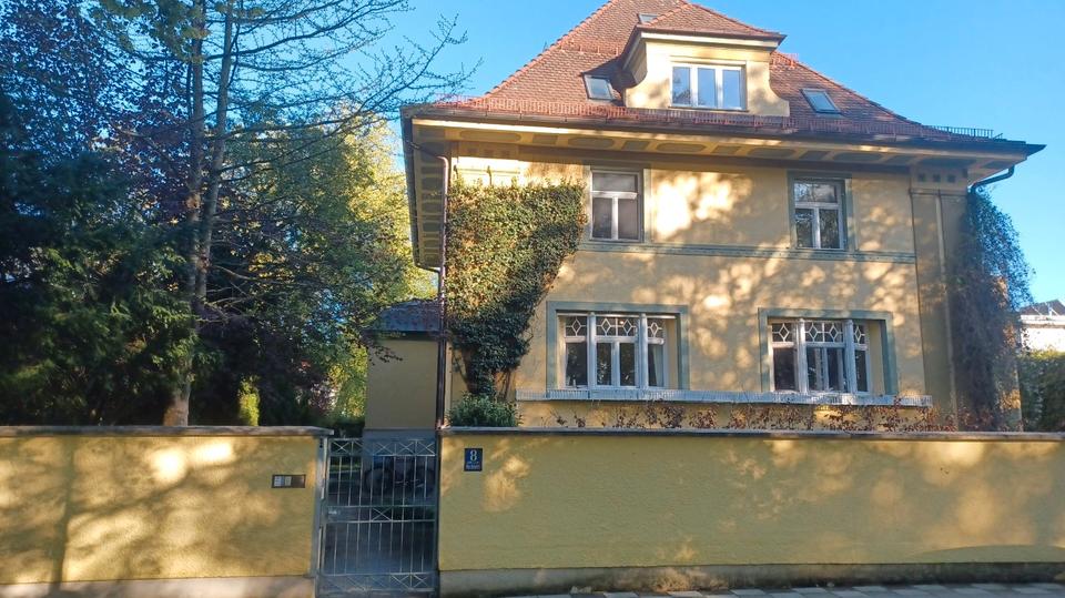 Thumbnail-Exclusive, möblierte 1,5 Zimmer-Whg. mit Einbauschränken und EBK