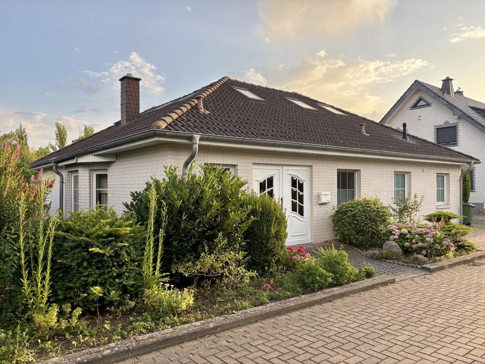 Thumbnail-Großzügiger Bungalow mit Südgarten, Garage & ausgebautem DG