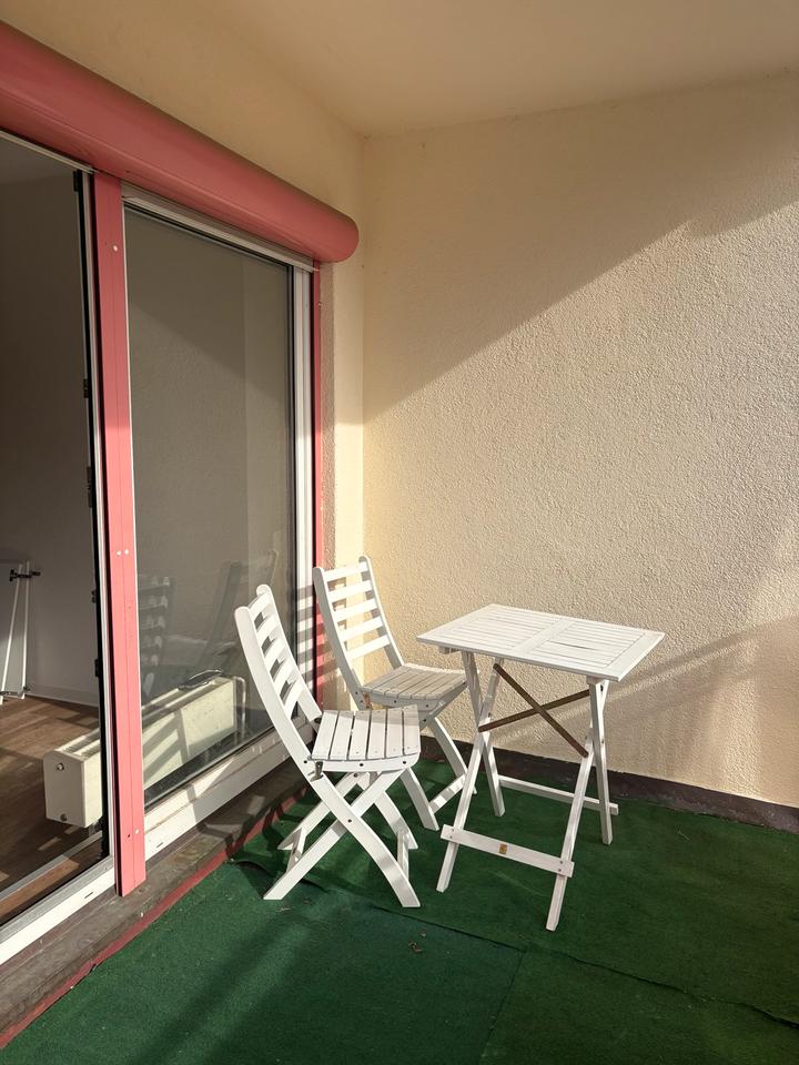 Thumbnail-Eine helle Wohnung mit Balkon