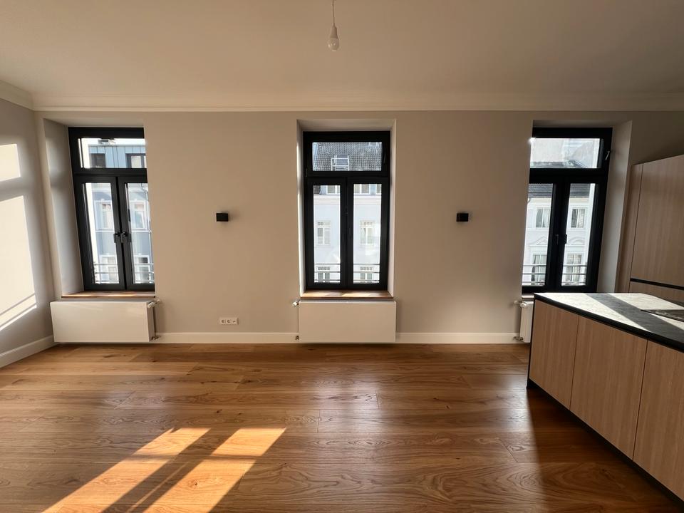 Thumbnail-Luxus-Altbau 4 Zimmer Whg Düsseldorf-Pempelfort