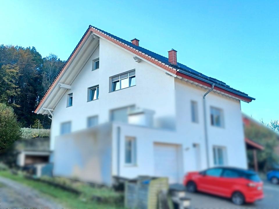 Thumbnail-Zerf: DG-Wohnung (KfW55) mit ausgebautem Dachboden ab 01.10.2025 frei