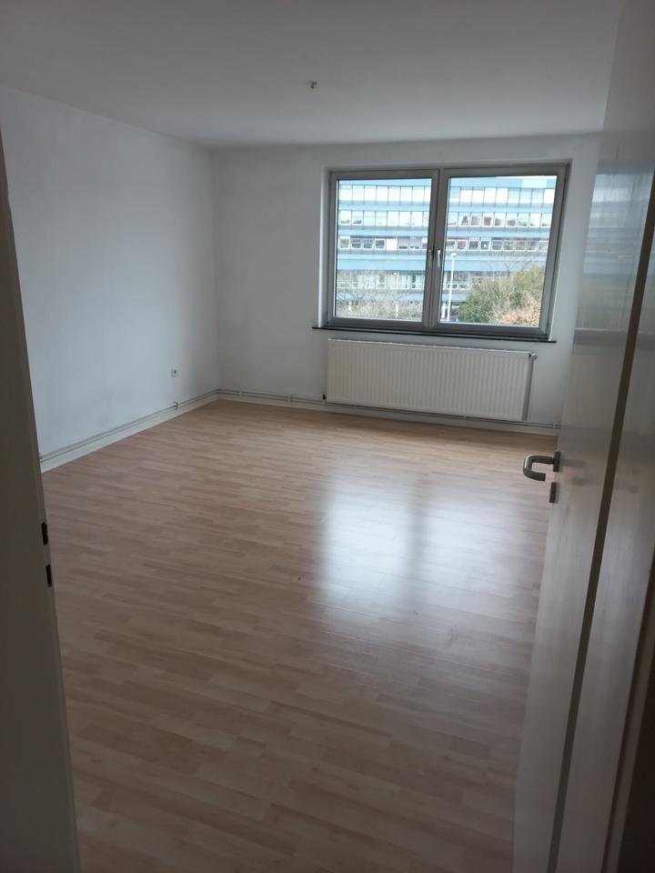 Thumbnail-Helle 2-Zimmer-Wohnung mit Balkon.