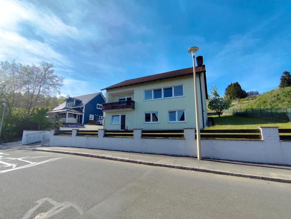 Thumbnail-Großzügiges Zweifamilienhaus mit 2 Terrassen+ Gärten ( See+Burg )