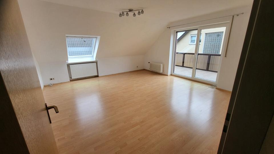 Thumbnail-Helle 2-Zimmerwohnung im DG mit großzügigem Südbalkon