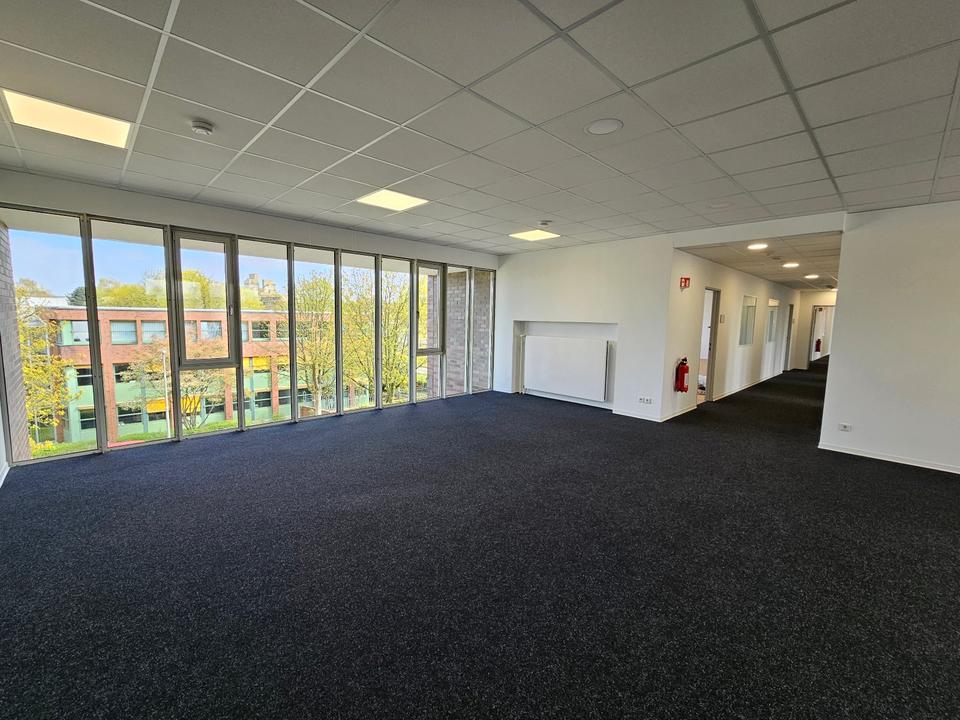 Thumbnail-Bürofläche für Technologieunternehmen