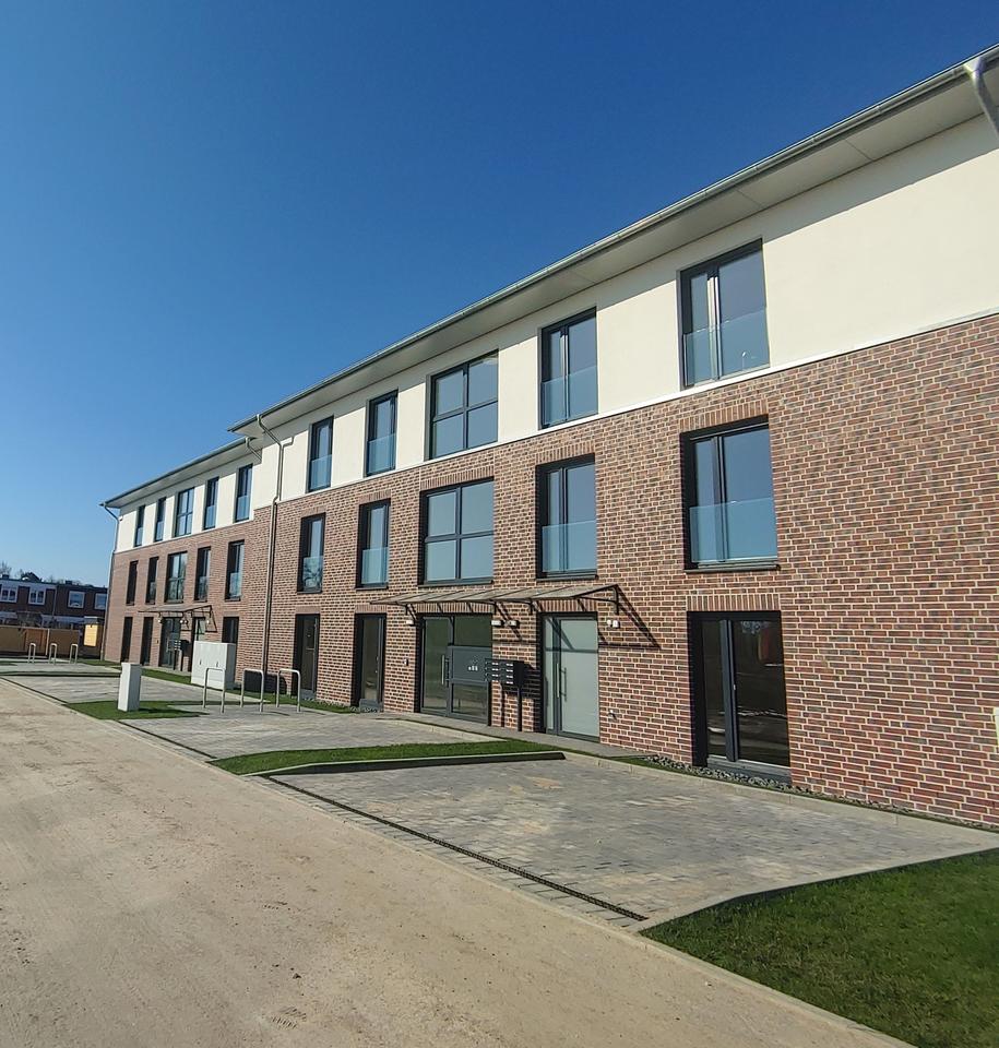 Thumbnail-Moderne 2-Zimmer-Wohnung mit offenem Wohn-Küchen-Konzept und Balkon - ideal für Singles oder Paare