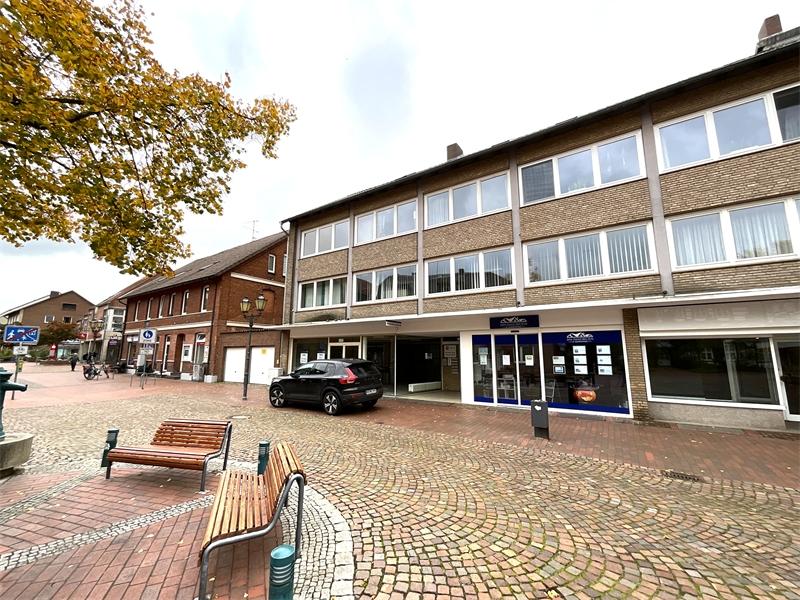 Thumbnail-Teilrenovierte 2 Zimmer Wohnung. ca. 59,40 m², mit Balkon, im 2. OG, in der Lüneburger Straße