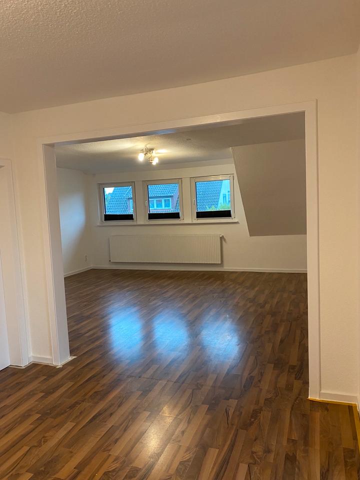 Thumbnail-Helle 3 Zimmer Wohnung mit Balkon im Obergeschoss