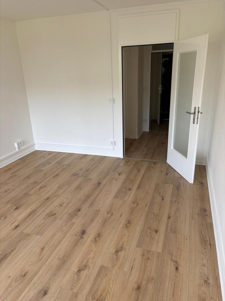 Thumbnail-Helle 2-Zimmer-Wohnung mit Balkon im 1. Stock in Laatzen Marktstraße