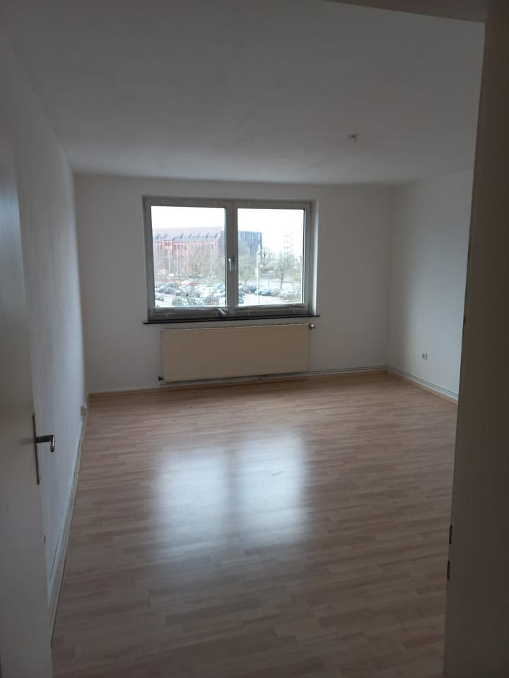Thumbnail-Helle 1-Zimmer-Wohnung mit Balkon.