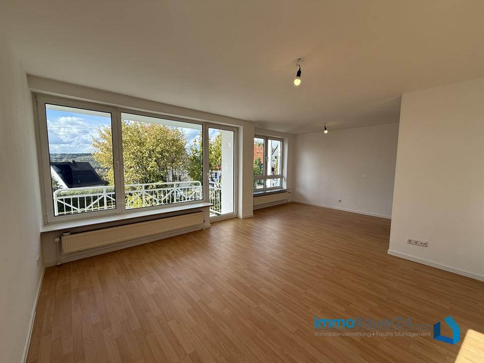 Thumbnail-Kirchen: Frisch renovierte Wohnung mit Balkon und Terrasse
