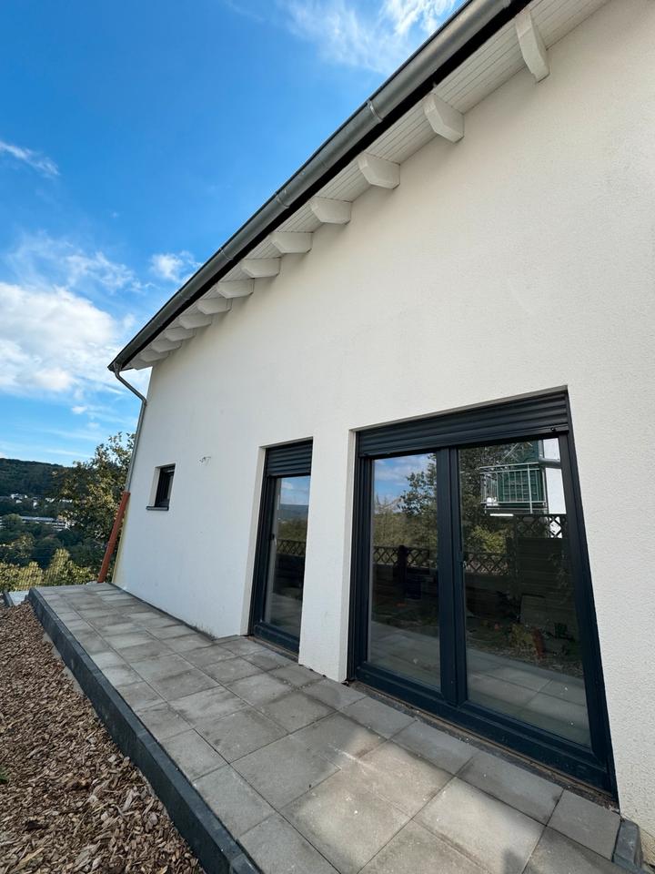 Thumbnail-Geräumiges Neubau Einfamilienhaus mit toller Aussicht