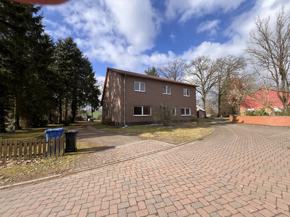 Thumbnail-Großes Mehrgenerationenhaus mit 2.176 m² Grundstück und 4 Garagen