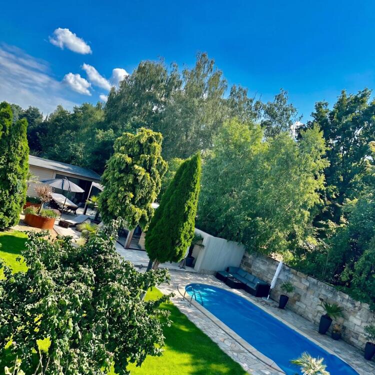 Thumbnail-Exklusives Einfamilienhaus mit Poollandschaft, Wellnessbereich un