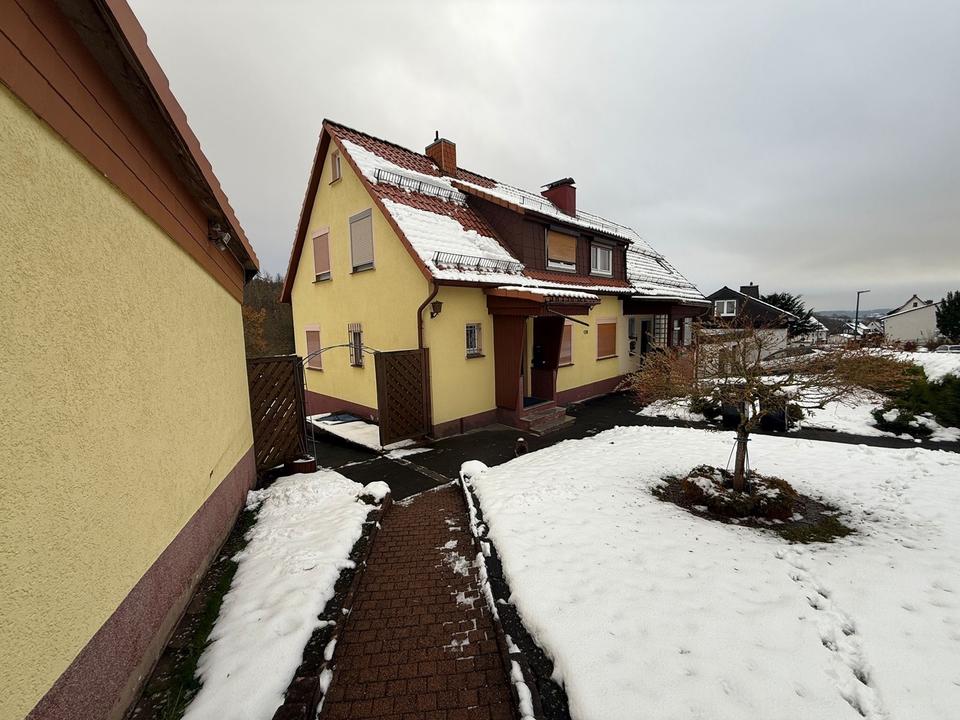 Thumbnail-Charmante Doppelhaushälfte mit Garten & Garage