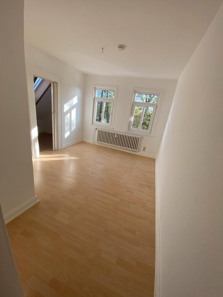 Thumbnail-3,5-Zimmer-Dachgeschoss-Wohung, teilmöbiliert, WG geeignet