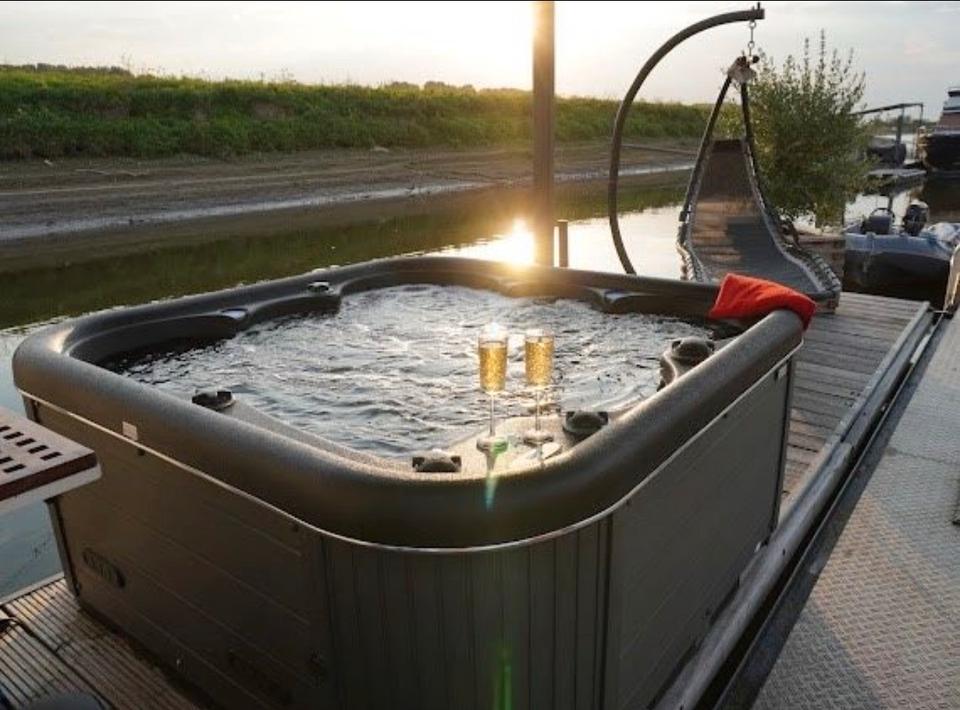 Thumbnail-Hausboot,Ferienwohnung,Hotel,Übernachtung,Whirlpool,Sauna,Wasser