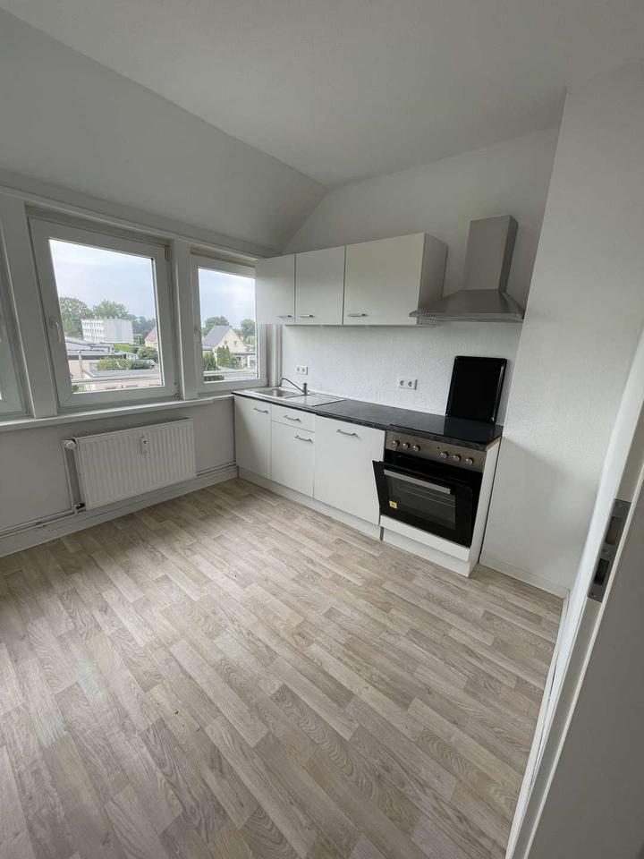 Thumbnail-moderne 3,5 Zimmer im DG mit EBK