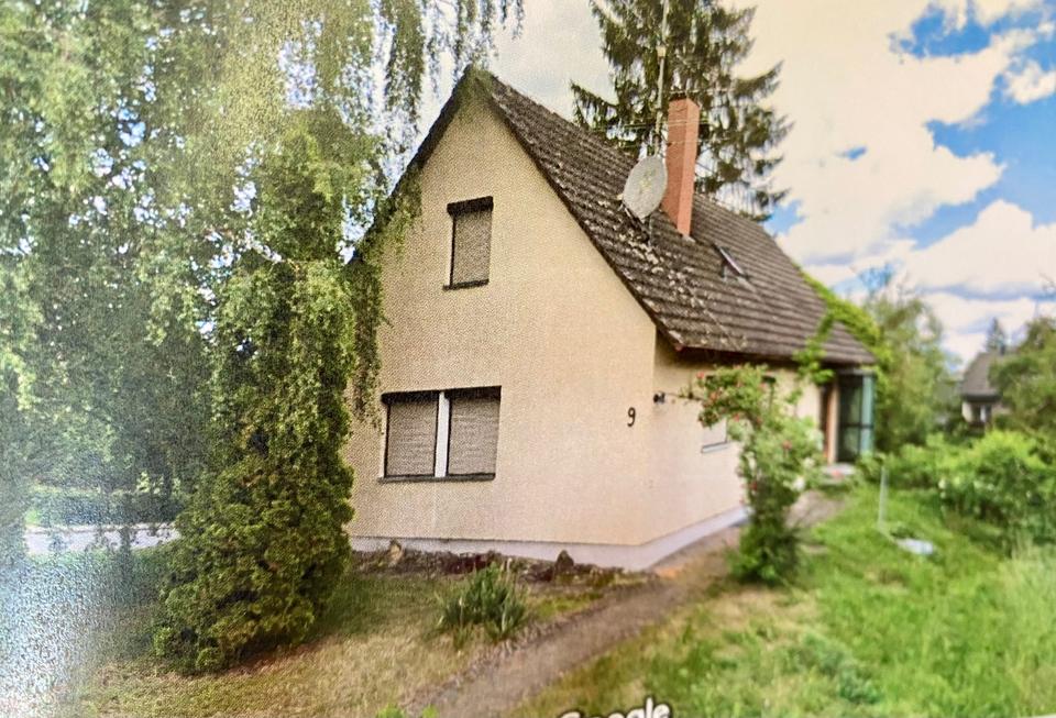 Thumbnail-Ein-Zweifamilienhaus mit Garage und Baulandreserve