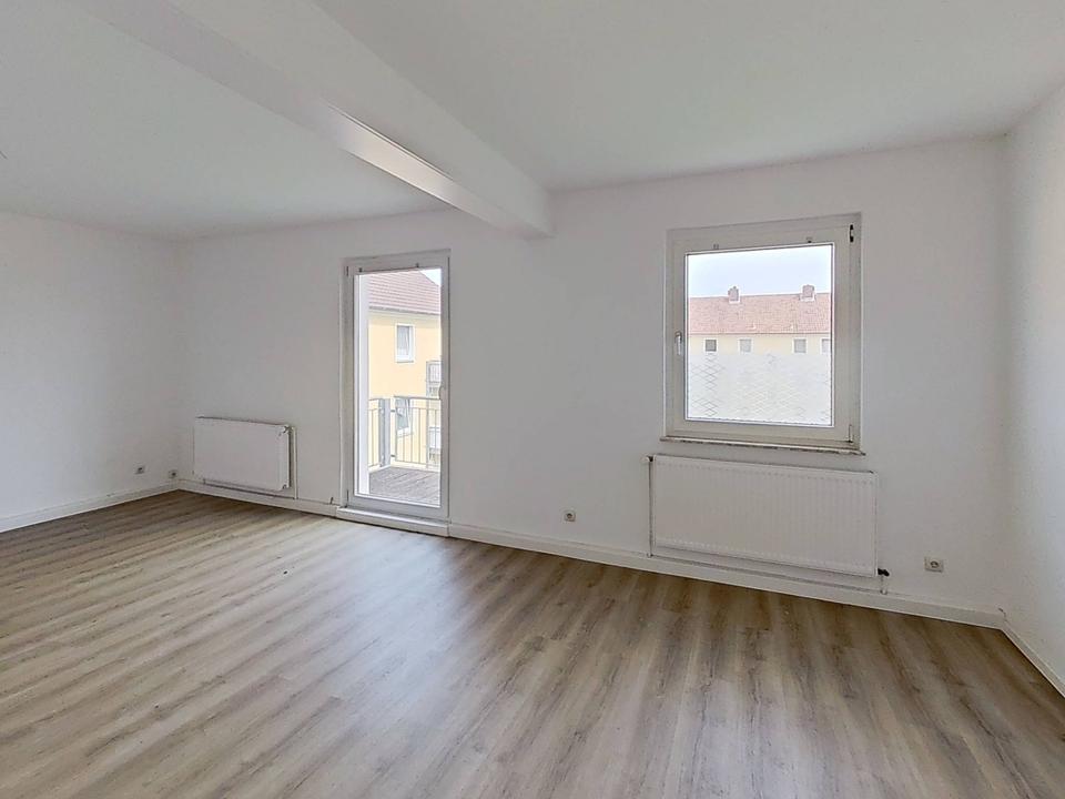 Thumbnail-Großzügige 2-Zimmer-Wohnung mit Balkon