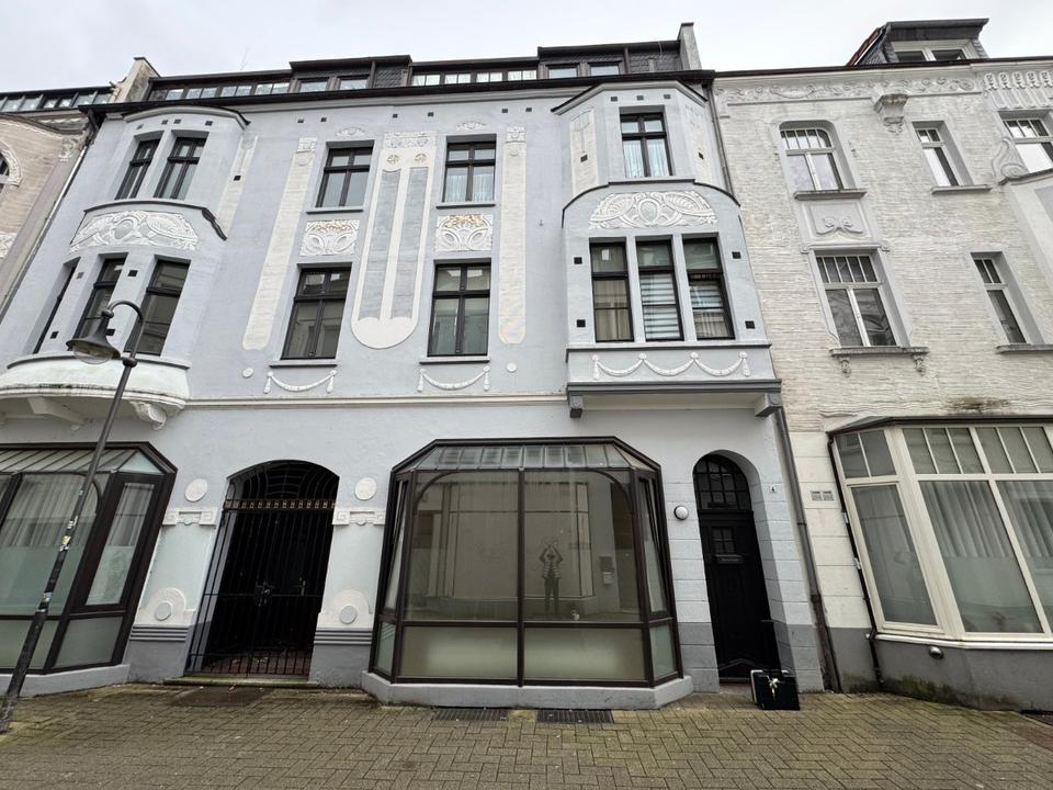 Thumbnail-Gemütliche und großzügige Altbauwohnung im 2. Obergeschoss