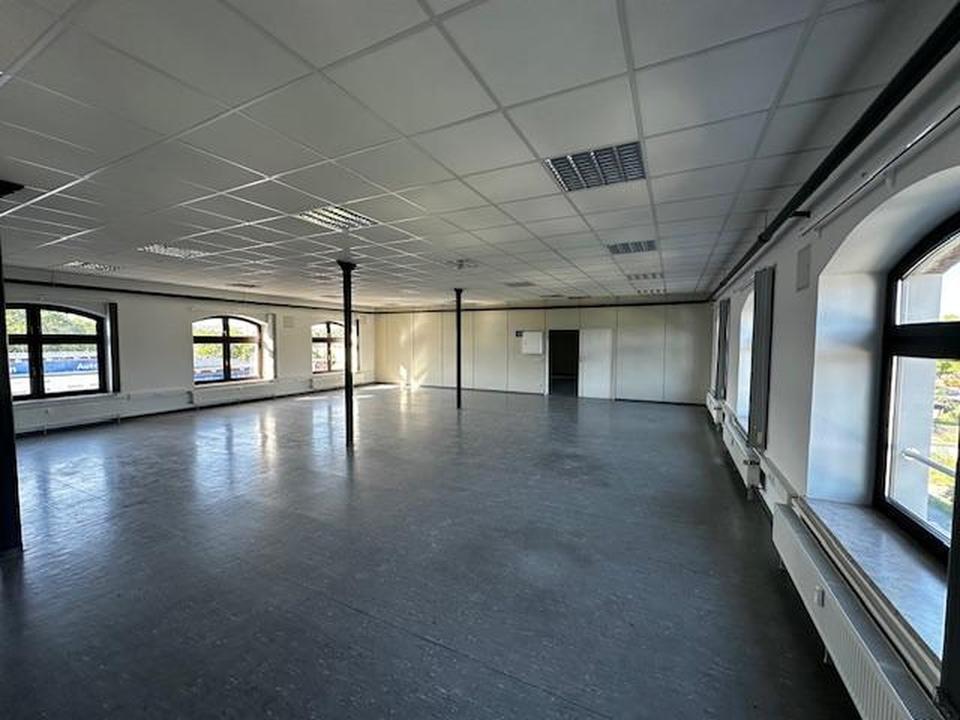 Thumbnail-Büro- und Lagerflächen zu vermieten