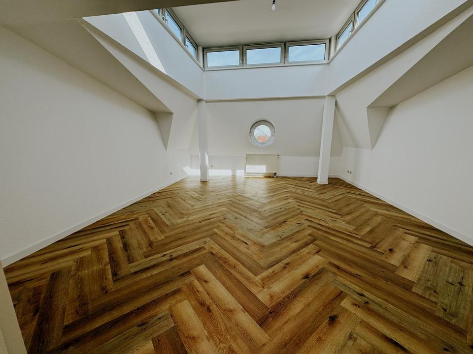 Thumbnail-4-Zimmer-DachgeschosswohnungErstbezugS-Bahn 2 Minuten