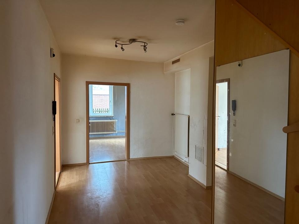 Thumbnail-Große 4-Zimmer Wohnung mit Terasse, Garten und StellplatzGarage