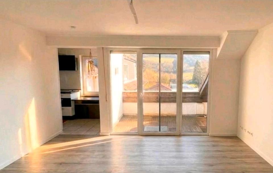 Thumbnail-Heimersheim - sonniger Balkon mit Top Aussicht - von privat - EBK