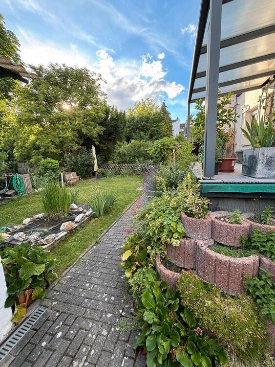 Thumbnail-Renovierungsbedürftige Eigentumswohnung in Zweifamilienhaus