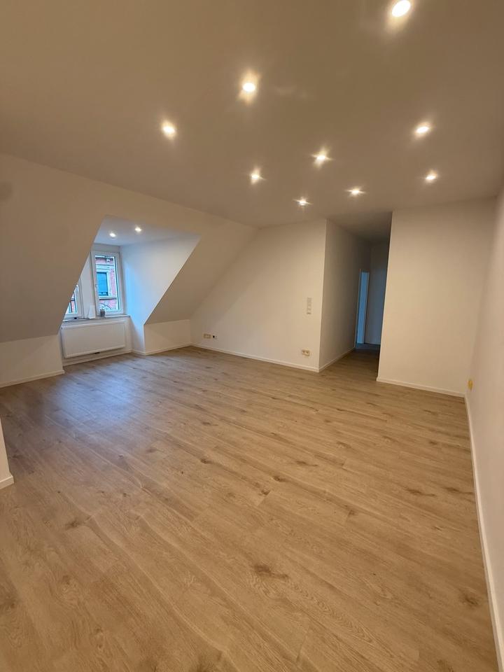 Thumbnail-ERSTEBEZUG !! Schöne & renovierte 2-3 ZKB Wohnung in 66121