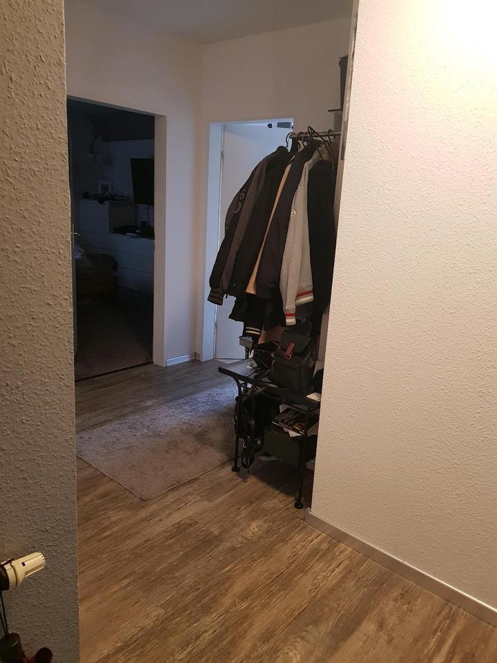 Thumbnail-Nachmieter für 3 Zimmer Wohnung +Küche, Bad & kleiner Balkon