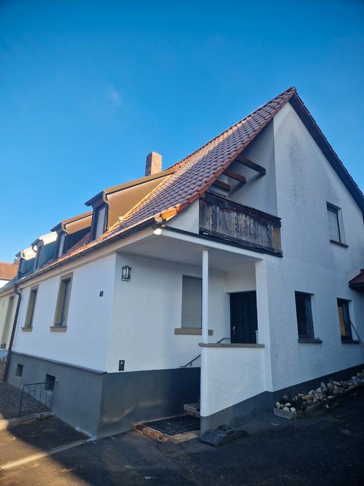Thumbnail-Doppelhaushälfte mit Doppelgarage Terrasse Innenhof Halle