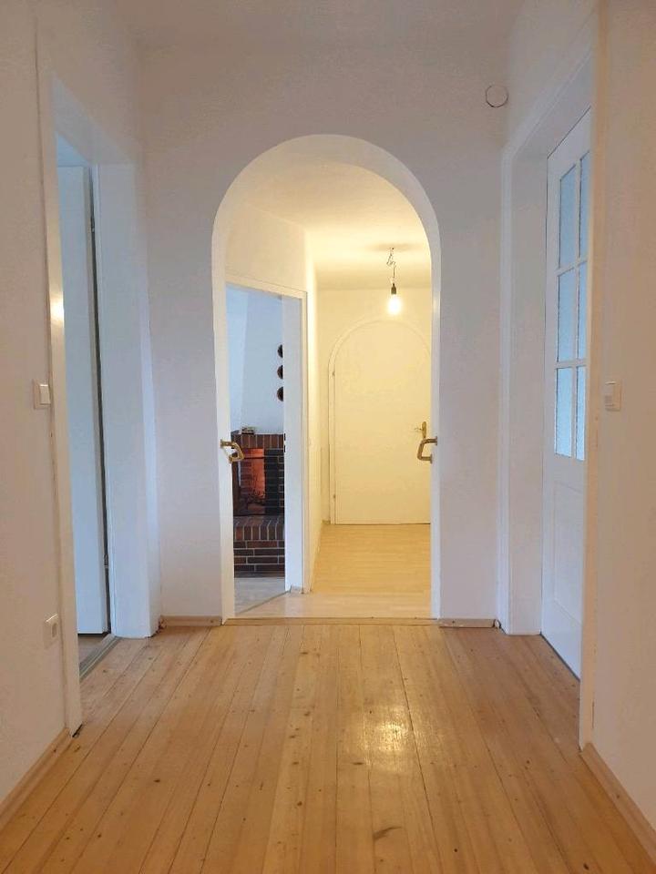 Thumbnail-Helle 4,5 Zimmer-Wohnung mit Garten und großem Balkon