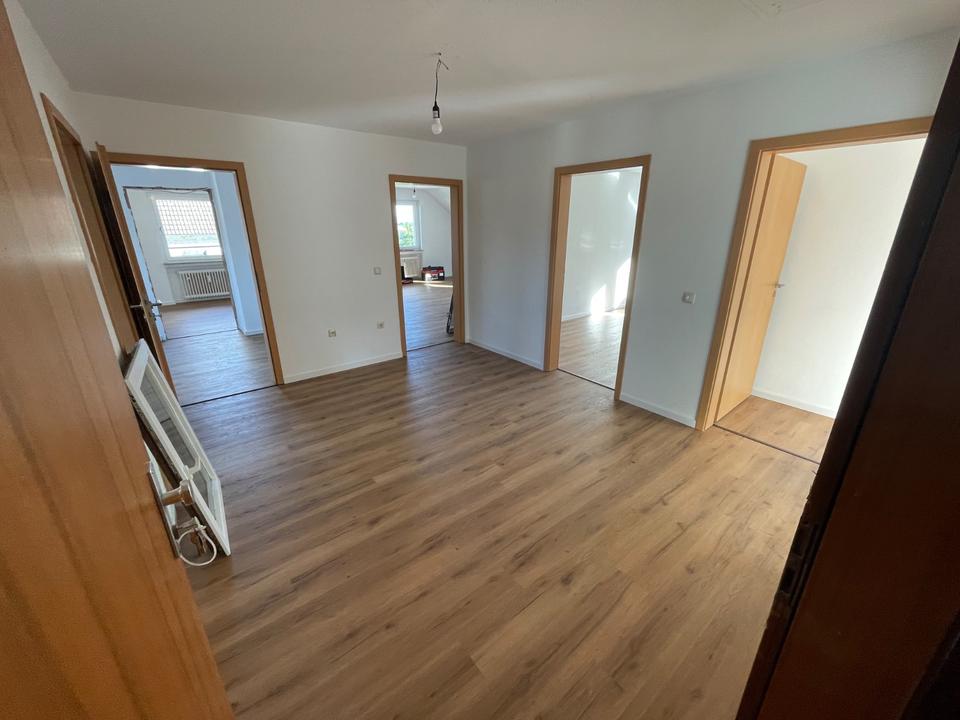 Thumbnail-4-Zimmer Dachgeschosswohnung mit Balkon & Garten – Schloßbergstraße 31, Bad Zwesten (Oberurff)