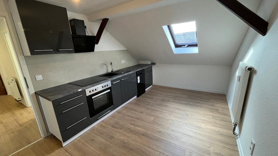 Thumbnail-3-Zi.-Dachgeschoss-Whg. mit neuer Einbauküche und Stellplatz