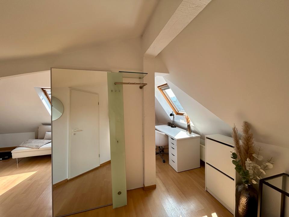 Thumbnail-Helle Einzimmerwohnung mit Möbelübernahme