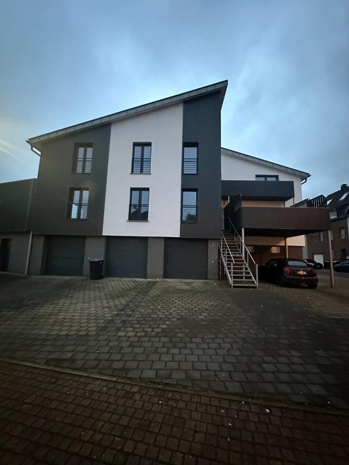 Thumbnail-Moderne exklusive Haushälfte in zentraler Lage von Püttlingen