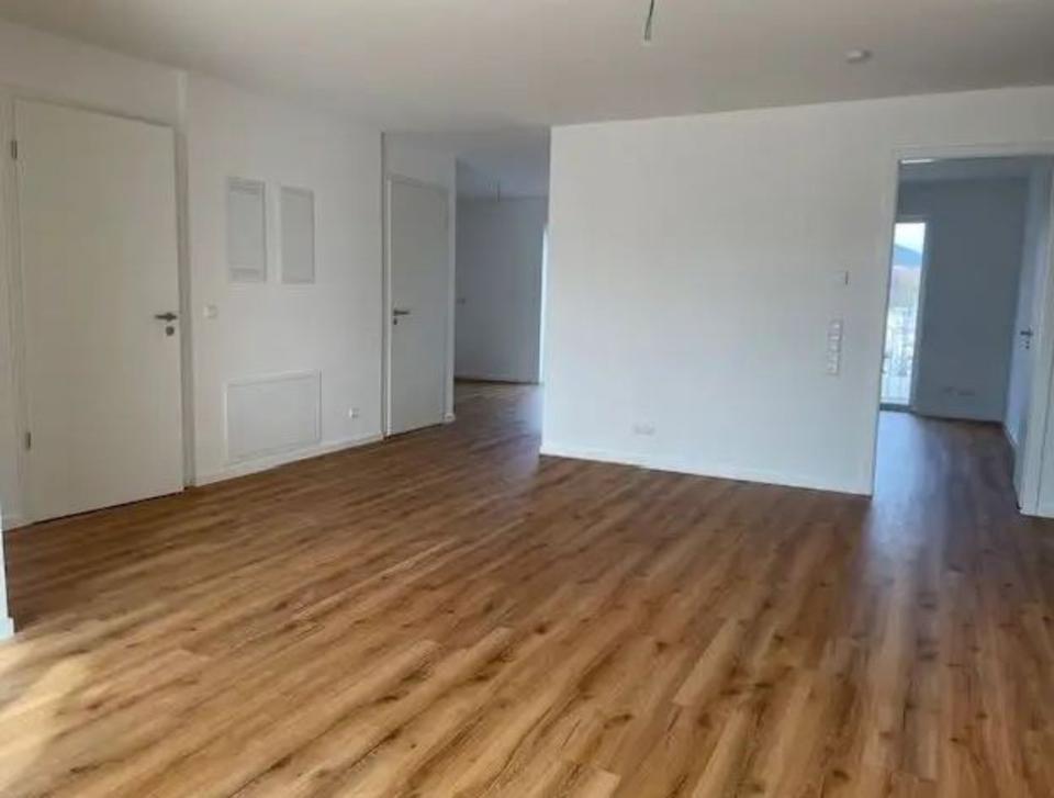 Thumbnail-4 Raum-Wohnung, Loggia, Badewanne+Dusche