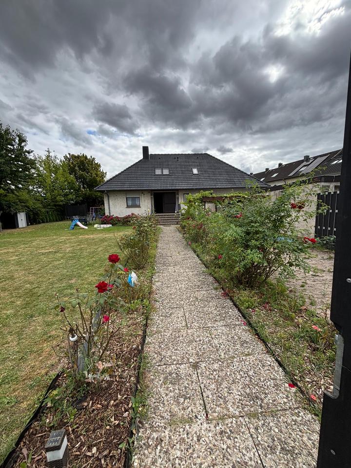 Thumbnail-Großzügiges HausVilla ab Okt.2025 zu Vermieten. Kaltmiete 2160€