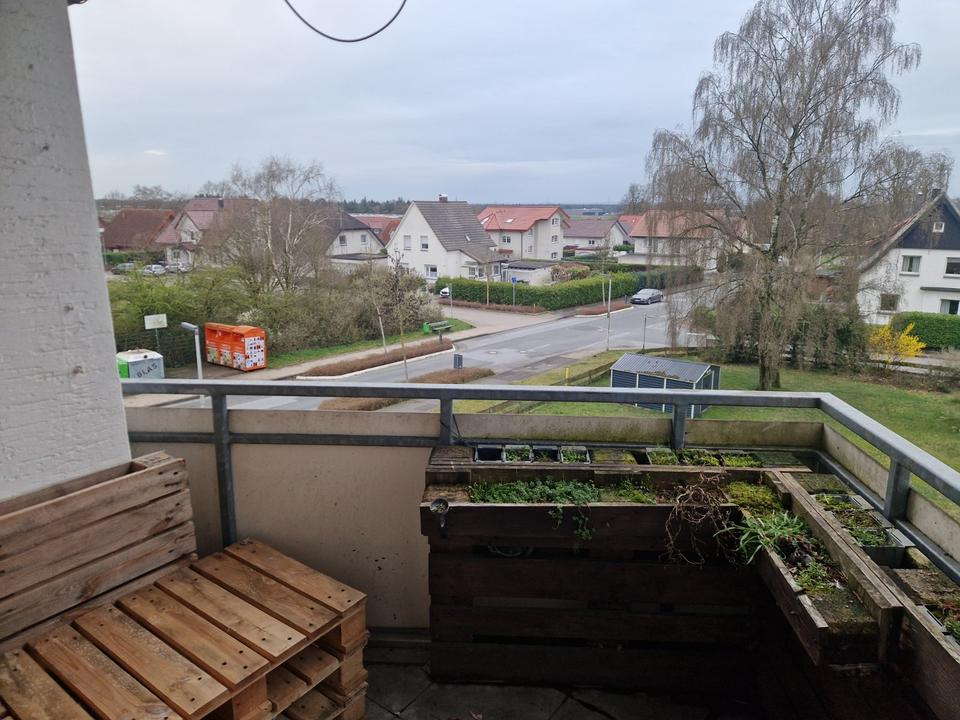 Thumbnail-Große 4-Zimmer-Wohnung mit Balkon in Halle