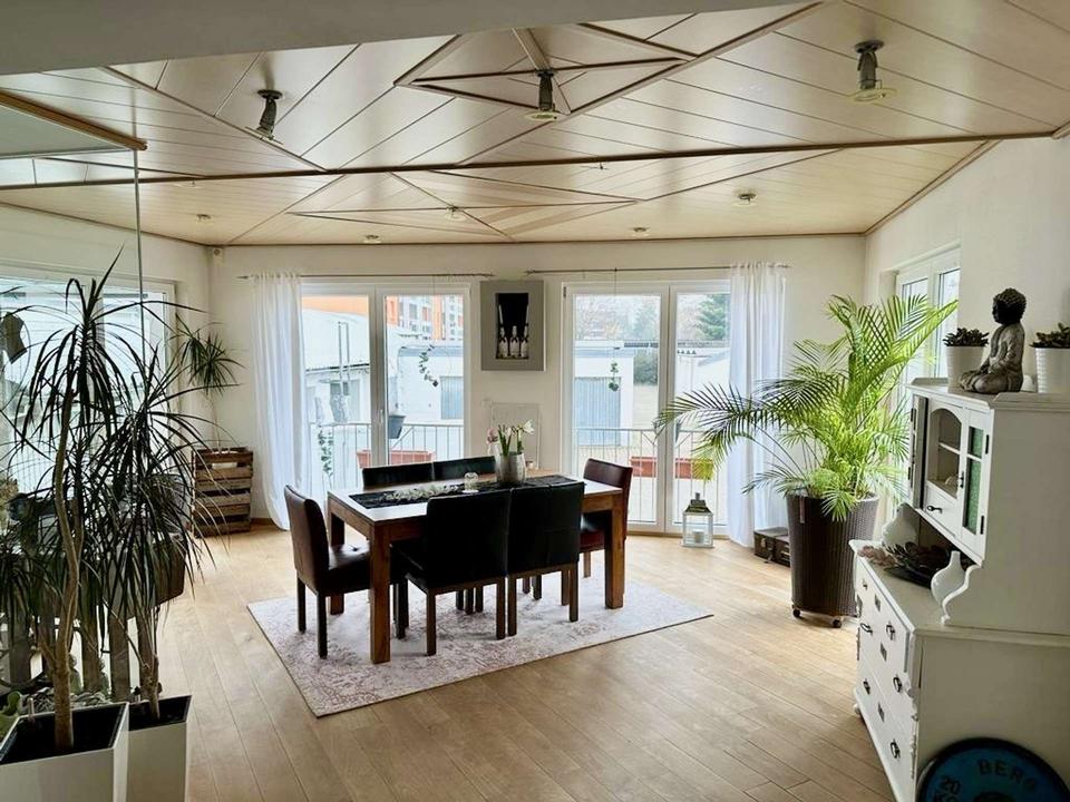 Thumbnail-VERMIETUNG: Großzügige 4-Zimmer-Wohnung mit Wintergarten in Bamberg!