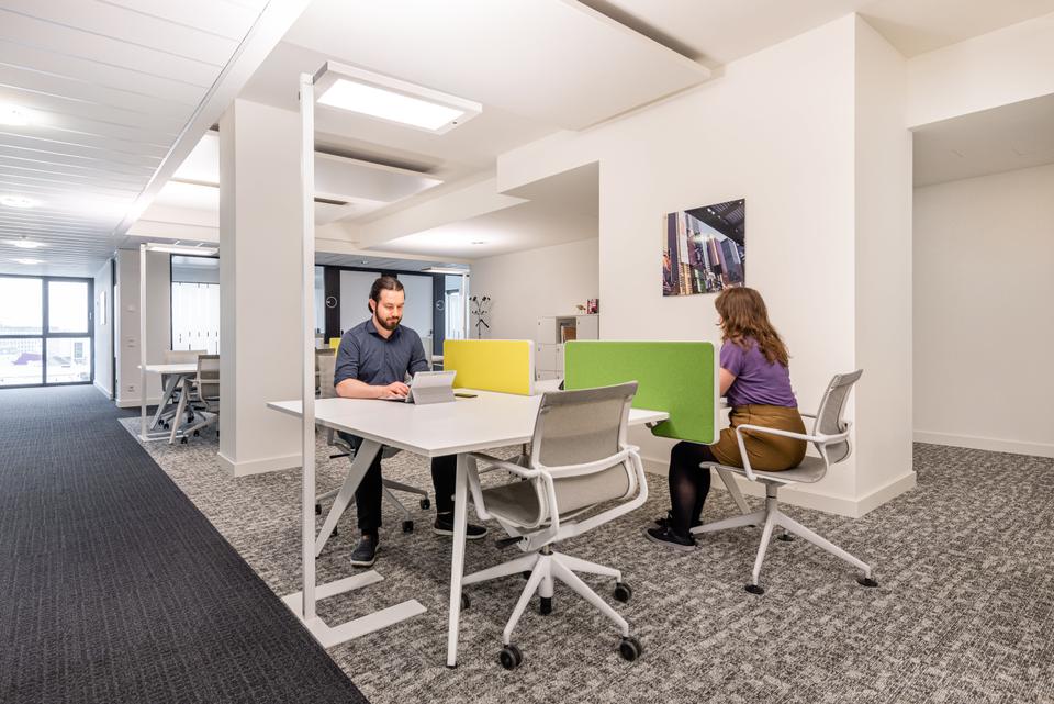 Thumbnail-Coworking-Bereich in REGUS Kaistraße