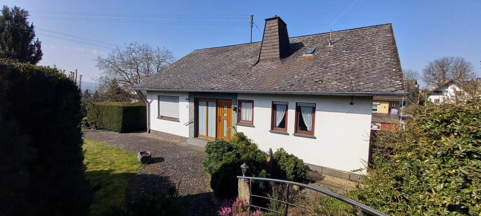 Thumbnail-Freistehendes Einfamilienhaus mit großem Grundstück in Burgbrohl