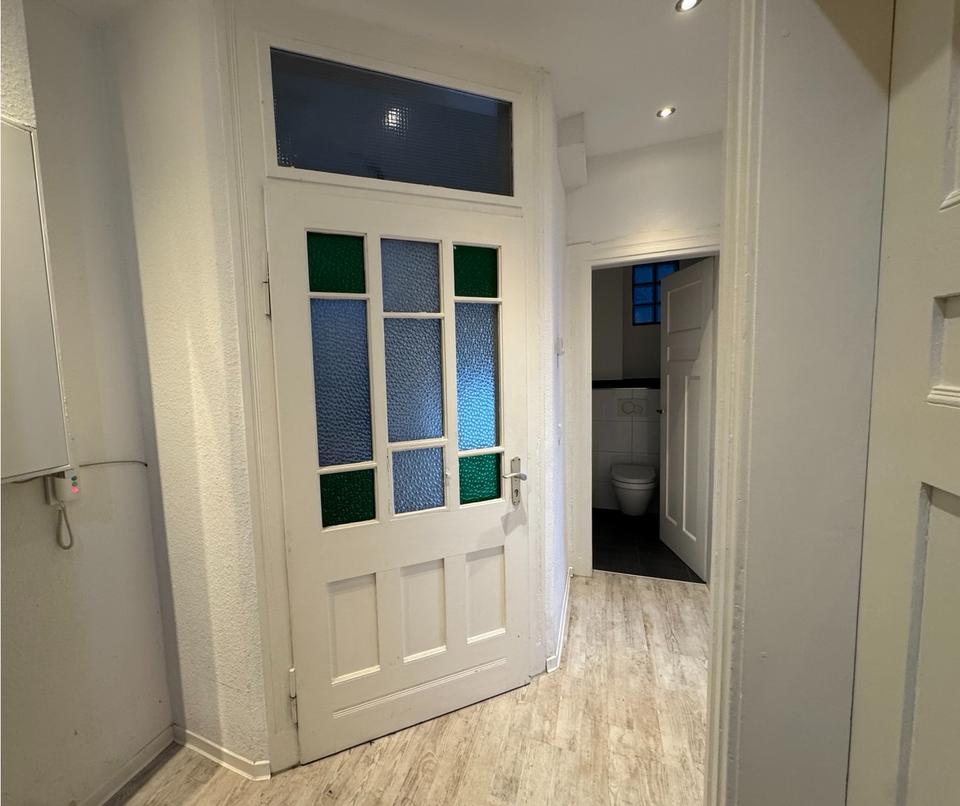 Thumbnail-Altbaucharme: Geräumige, möblierte 2 Zimmer-Wohnung mit Küche