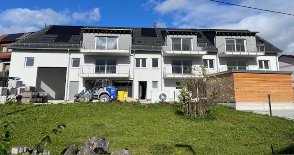 Thumbnail-Erstbezug - luftige 4 Zimmer-Wohnung Wolfschlugen, Balkon Südlage