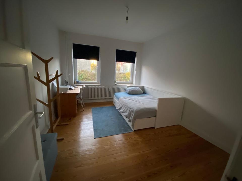 Thumbnail-Looking for a roommate :) #Female