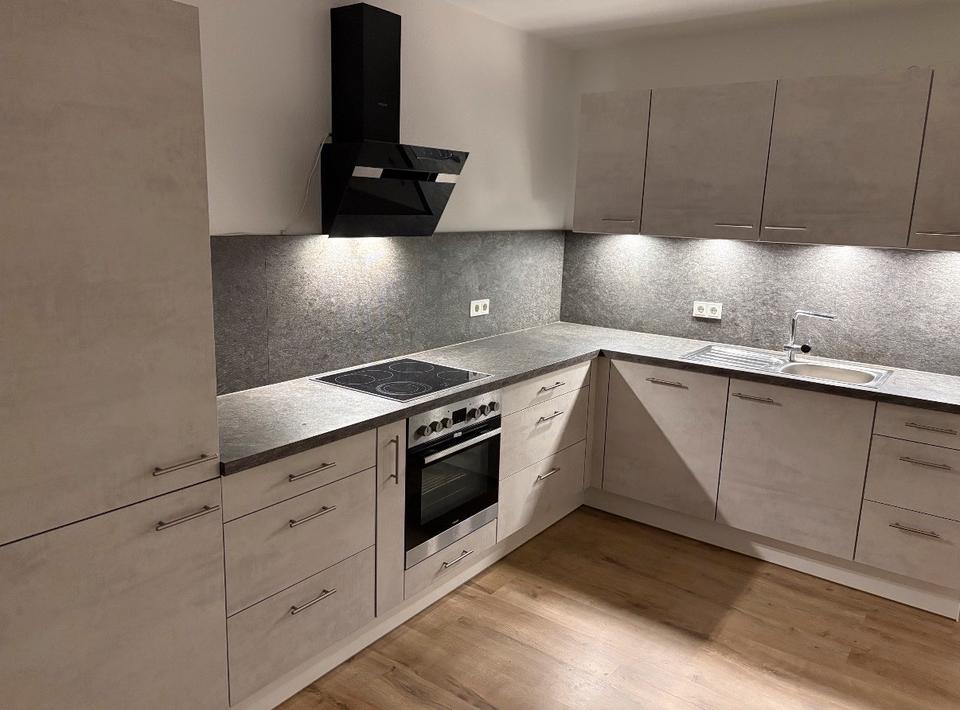 Thumbnail-Anfragen stop!! 3-Zimmer-Wohnung mit Einbauküche im 1. OG