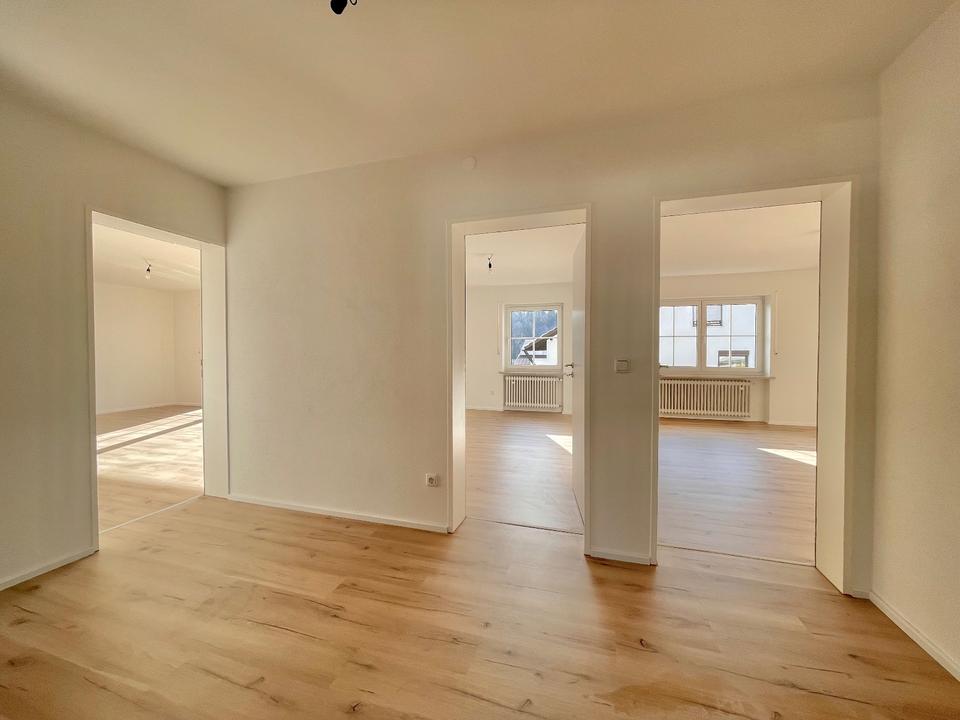 Thumbnail-Helle, renovierte 4-Zi-Whg. mit Balkon